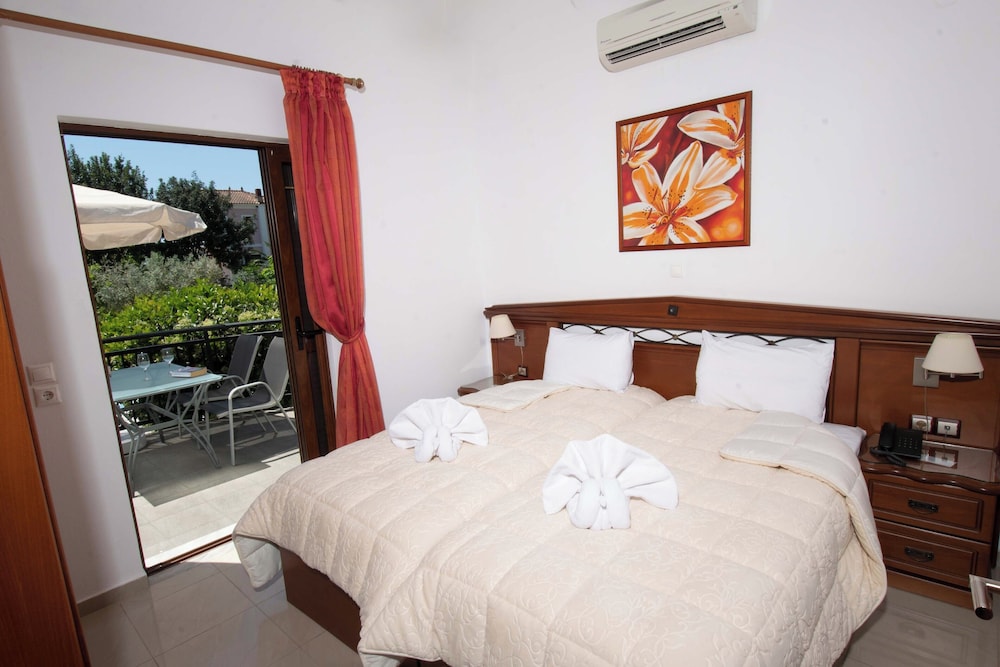 Kaloni village apartments — Hotel rooms in Lesvos Island