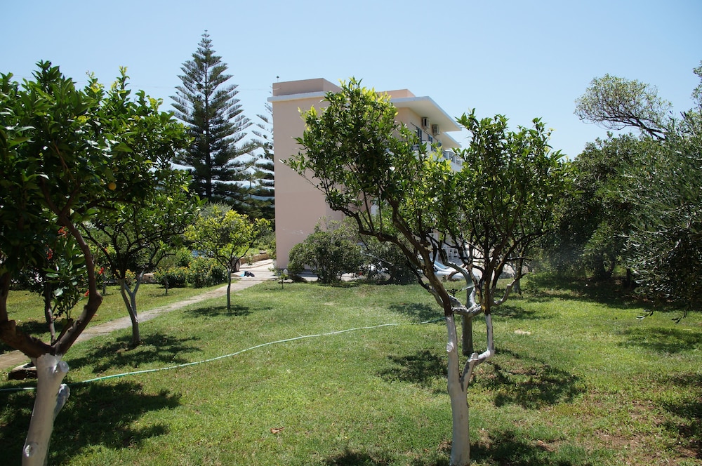 Akti Anastasia — Hotel building in Acharavi, Ionian Islands