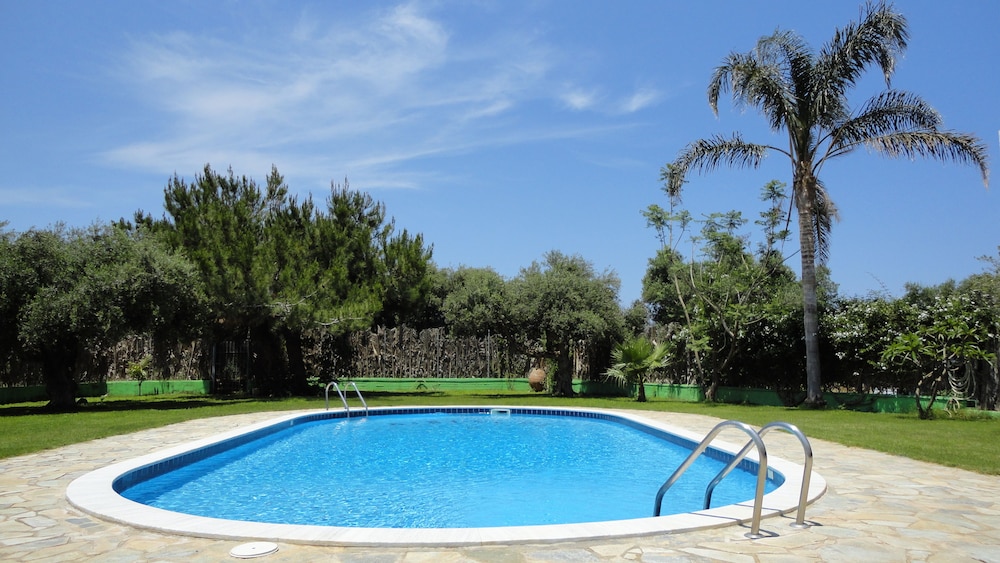 Ibiscus Hotel Malia — Swimming pool in Malia