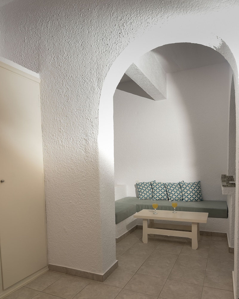 Ibiscus Hotel Malia — Hotel rooms in Malia