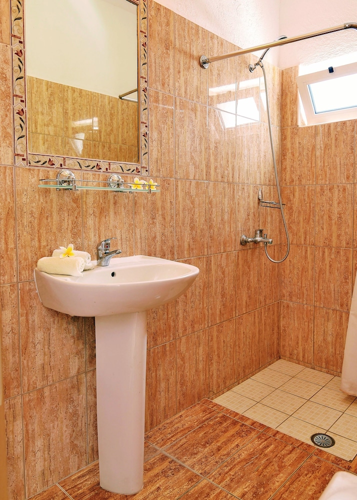 Ibiscus Hotel Malia — Hotel rooms in Malia