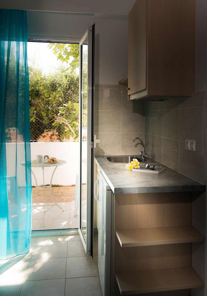 Ibiscus Hotel Malia — Hotel rooms in Malia