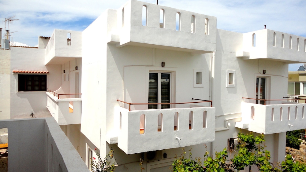 Ibiscus Hotel Malia — Hotel building in Malia