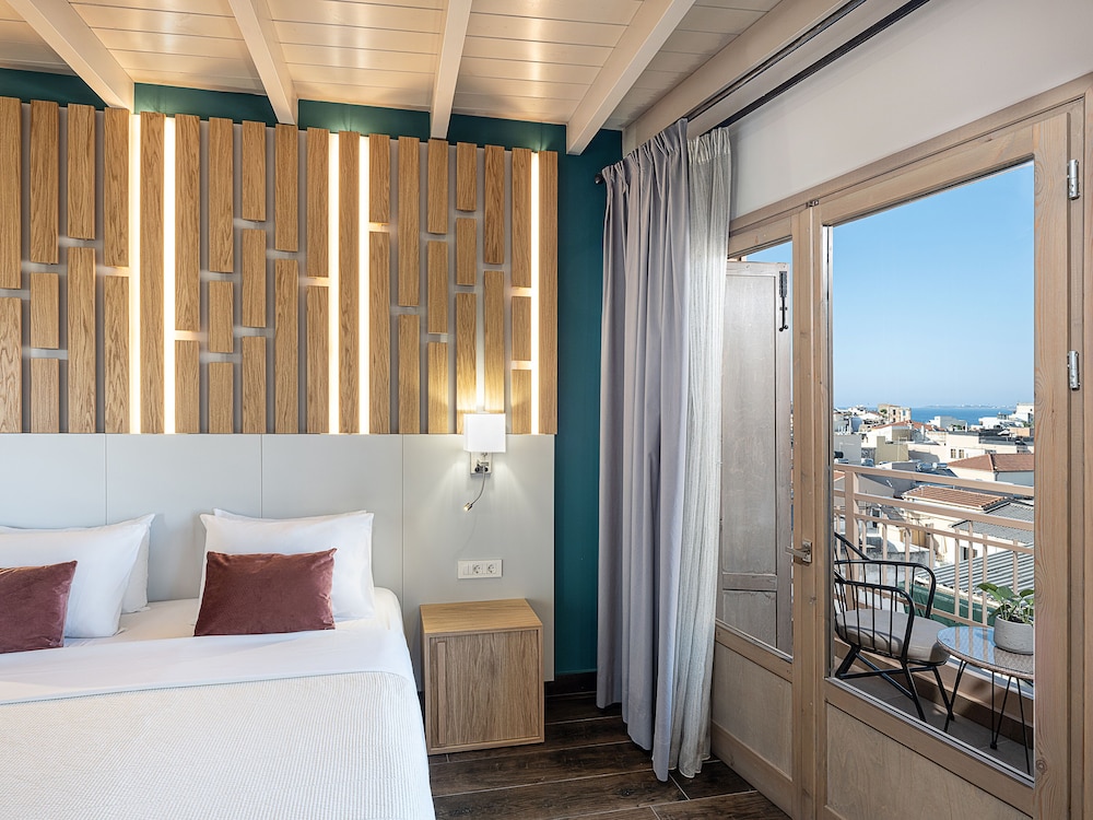 Elia Bettolo — Hotel rooms in Chania