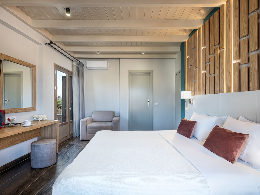 Elia Bettolo — Hotel rooms in Chania