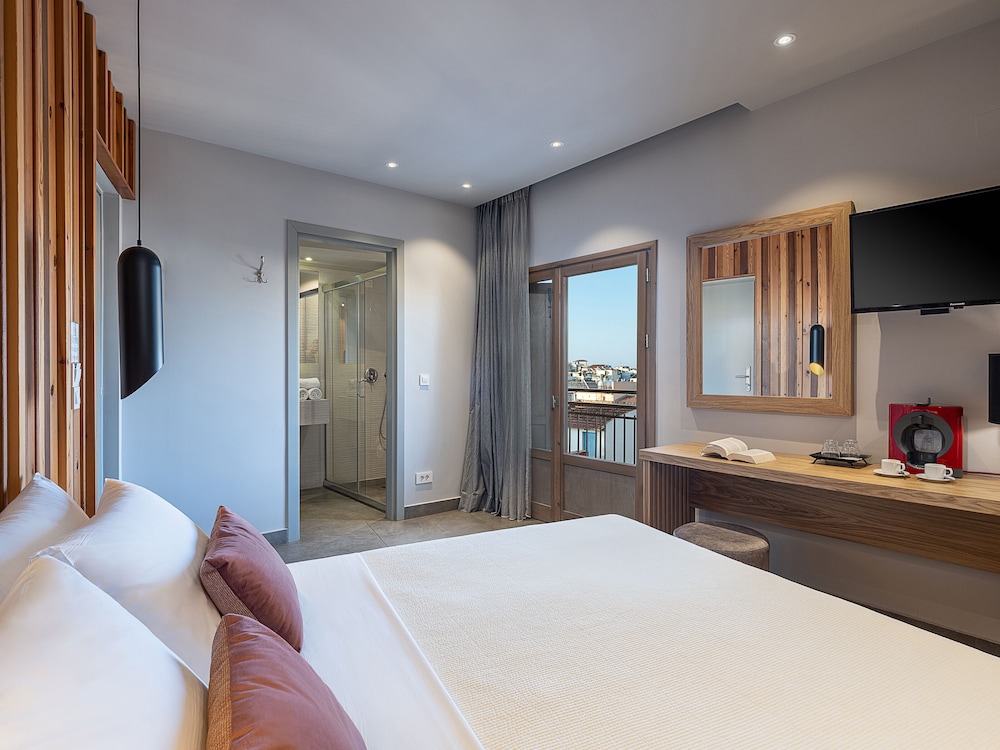 Elia Bettolo — Hotel rooms in Chania
