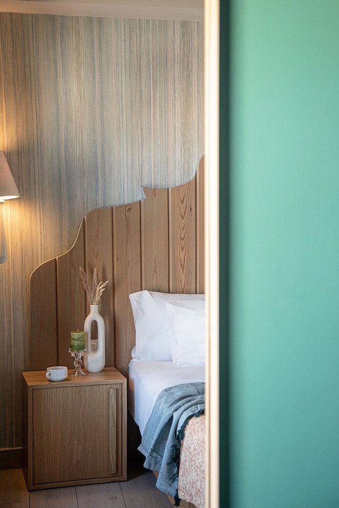 Elia Bettolo — Hotel rooms in Chania