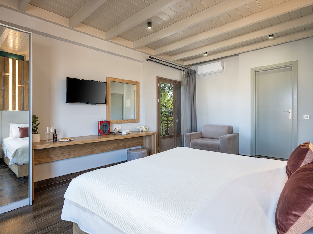 Elia Bettolo — Hotel rooms in Chania