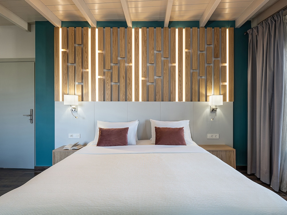 Elia Bettolo — Hotel rooms in Chania