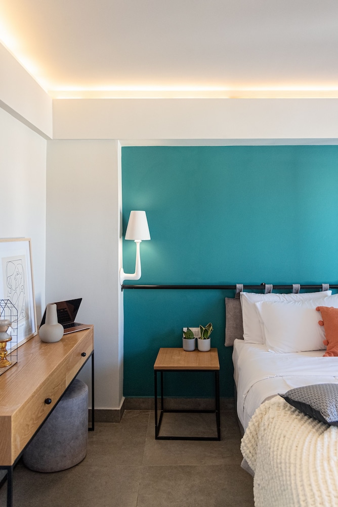 Elia Bettolo — Hotel rooms in Chania