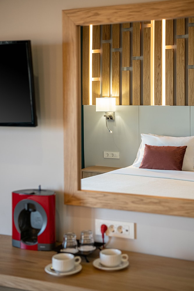 Elia Bettolo — Hotel rooms in Chania