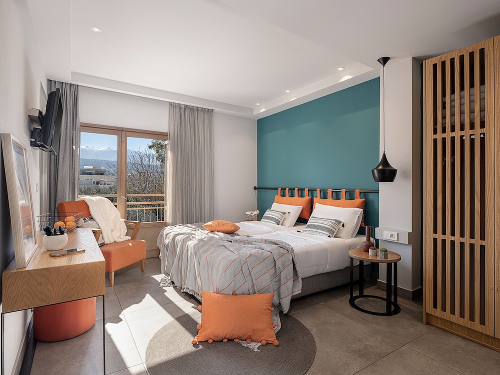Elia Bettolo — Hotel rooms in Chania
