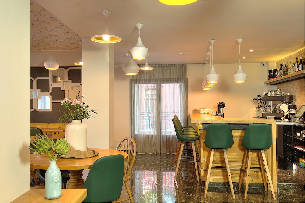Elia Bettolo — Restaurant & bars in Chania