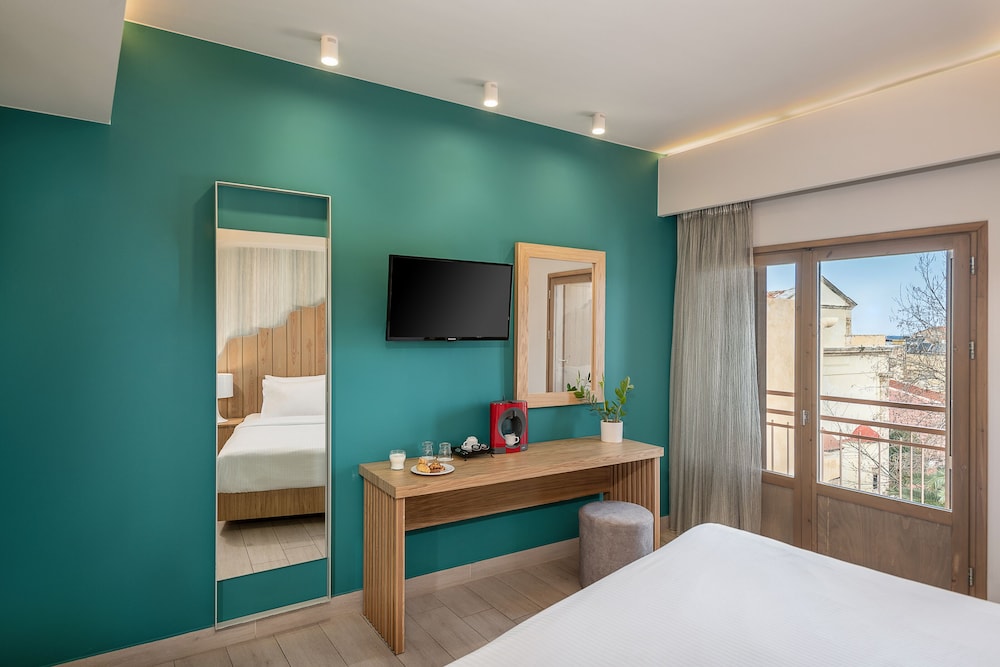 Elia Bettolo — Hotel rooms in Chania