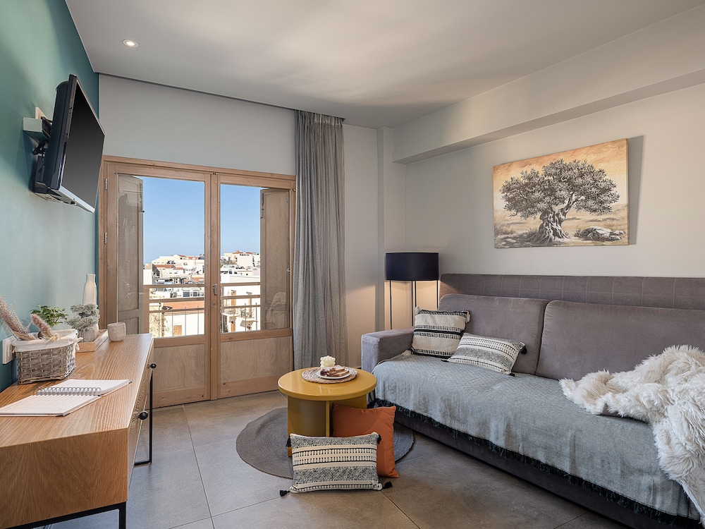 Elia Bettolo — Hotel rooms in Chania