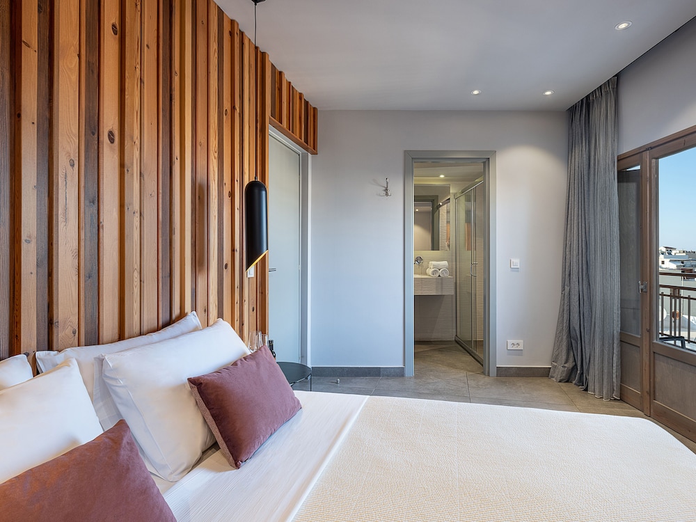 Elia Bettolo — Hotel rooms in Chania