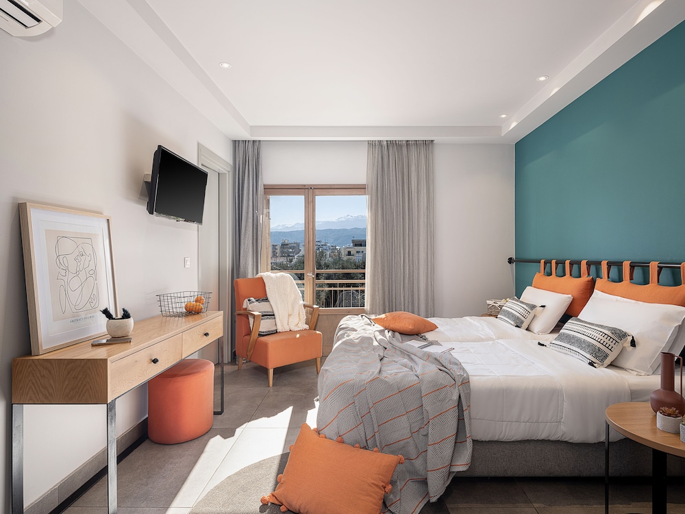 Elia Bettolo — Hotel rooms in Chania