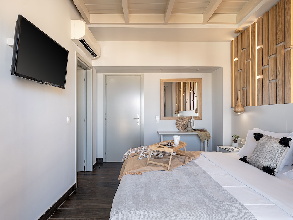 Elia Bettolo — Hotel rooms in Chania