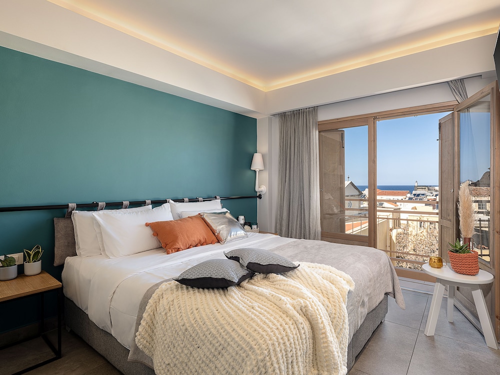 Elia Bettolo — Hotel rooms in Chania