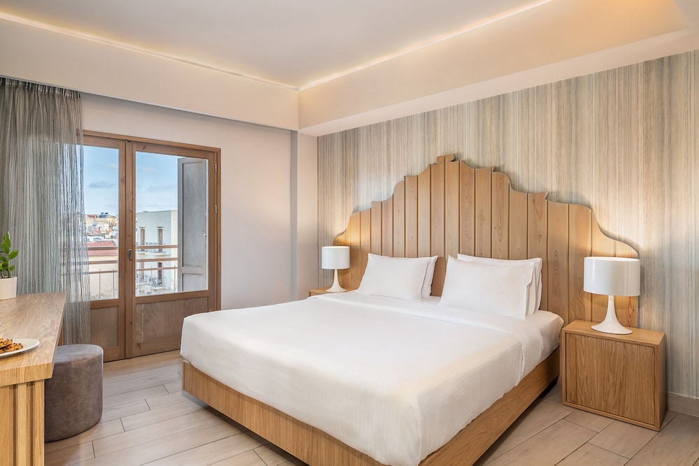 Elia Bettolo — Hotel rooms in Chania