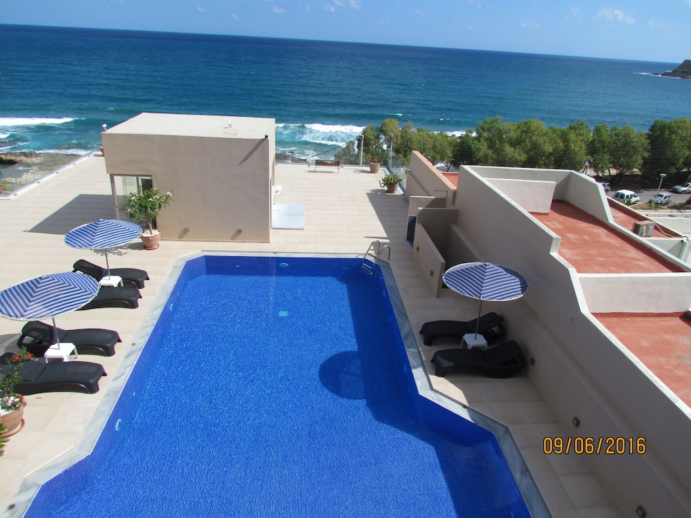 Archipelagos Hotel — Swimming pool in Rethymnon