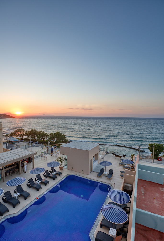 Archipelagos Hotel — Swimming pool in Rethymnon