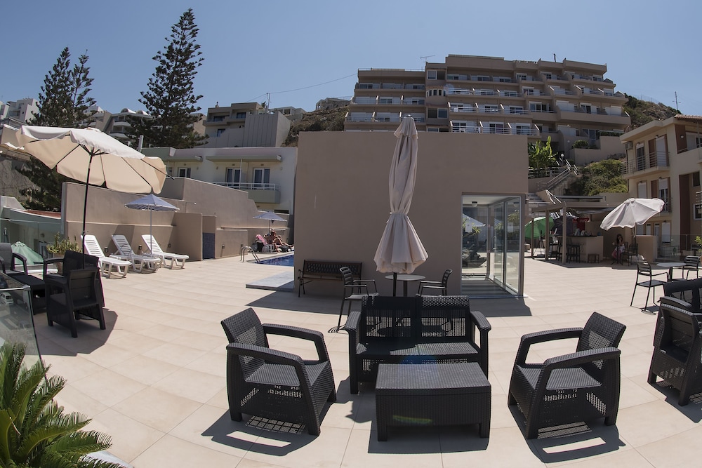 Archipelagos Hotel — Swimming pool in Rethymnon