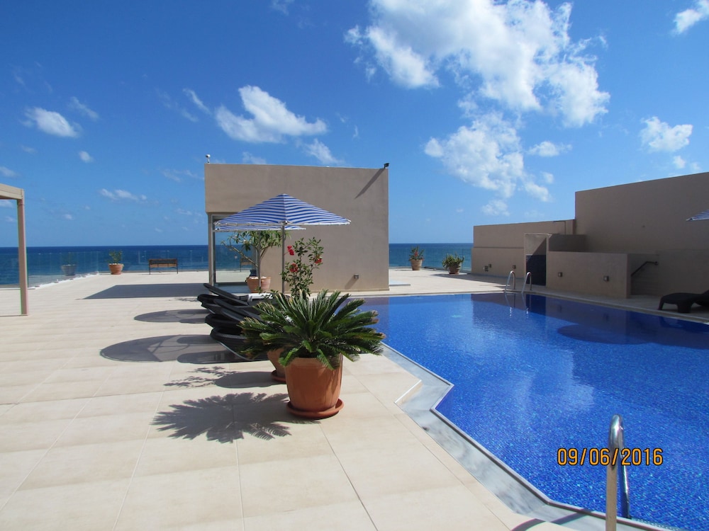 Archipelagos Hotel — Swimming pool in Rethymnon