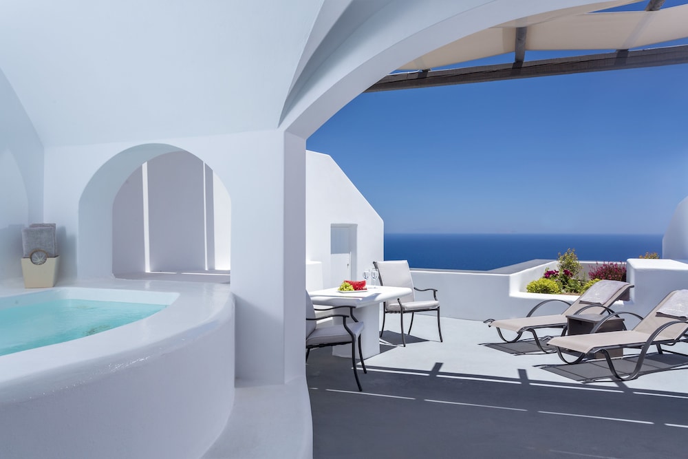 Amber Light Villas Santorini — Swimming pool in Imerovigli, South Aegean