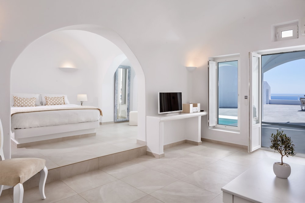 Amber Light Villas Santorini — Hotel rooms in Imerovigli, South Aegean