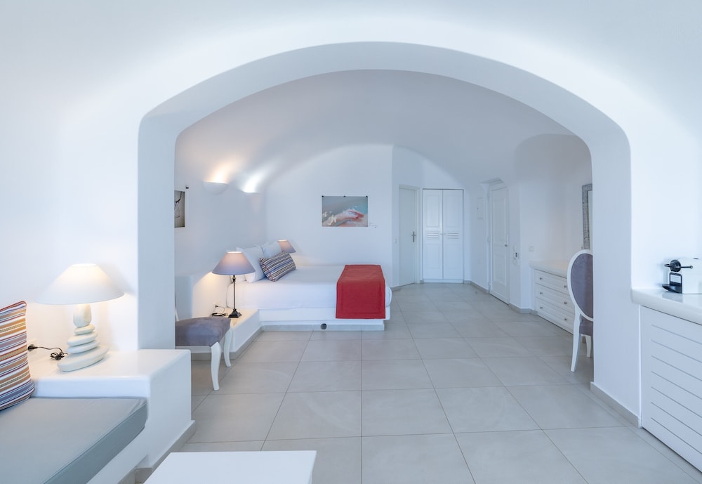 Amber Light Villas Santorini — Hotel rooms in Imerovigli, South Aegean