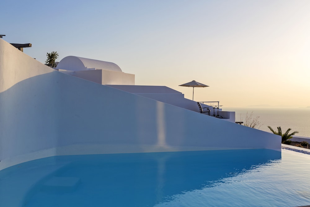 Amber Light Villas Santorini — Swimming pool in Imerovigli, South Aegean