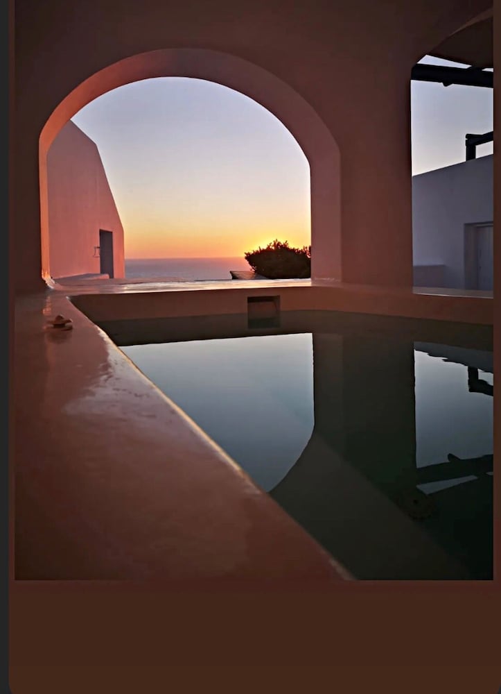 Amber Light Villas Santorini — Swimming pool in Imerovigli, South Aegean