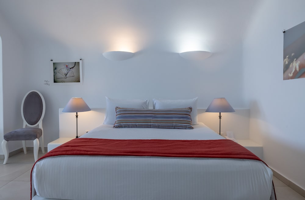 Amber Light Villas Santorini — Hotel rooms in Imerovigli, South Aegean