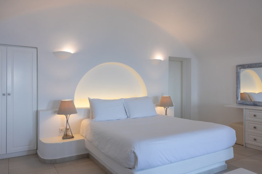 Amber Light Villas Santorini — Hotel rooms in Imerovigli, South Aegean