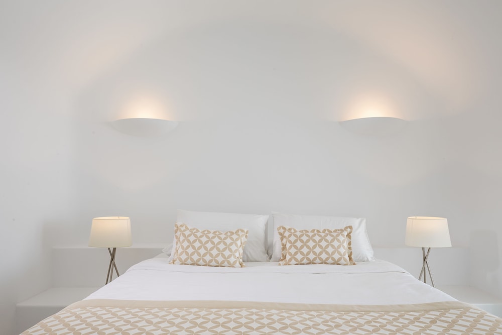 Amber Light Villas Santorini — Hotel rooms in Imerovigli, South Aegean