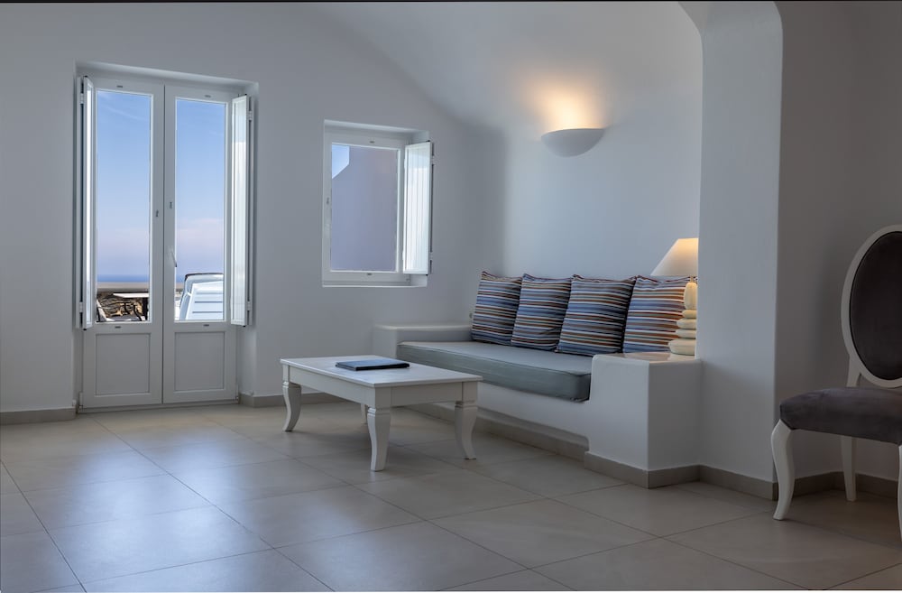 Amber Light Villas Santorini — Hotel rooms in Imerovigli, South Aegean