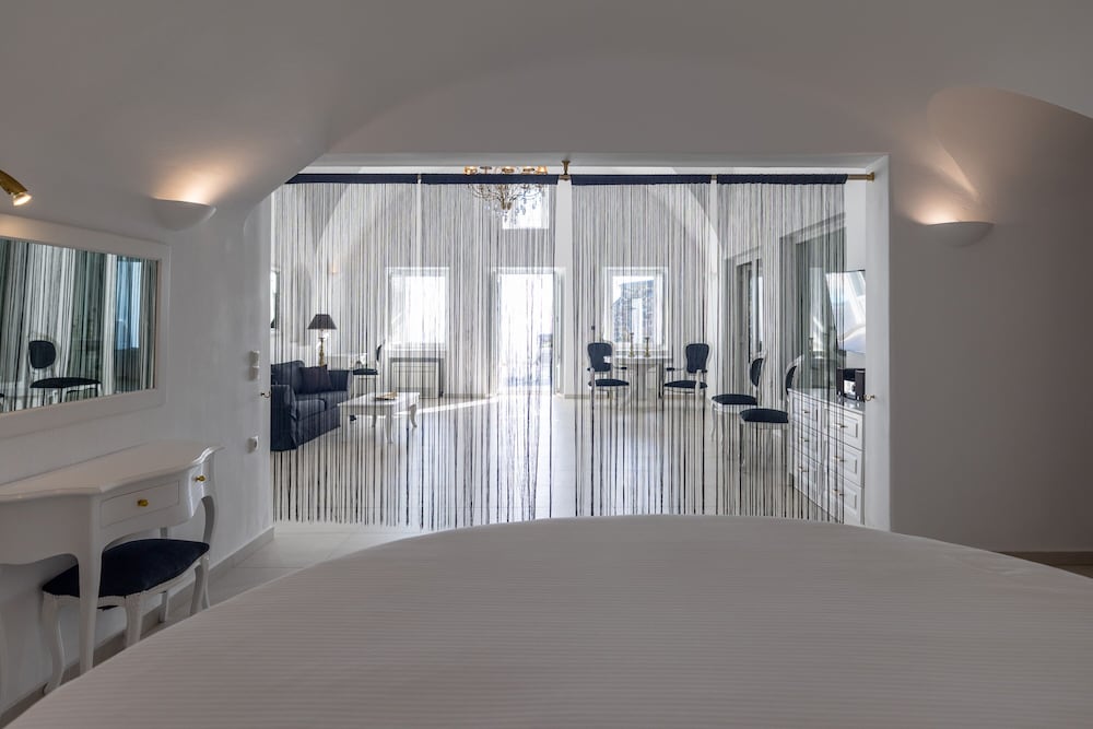 Amber Light Villas Santorini — Hotel rooms in Imerovigli, South Aegean
