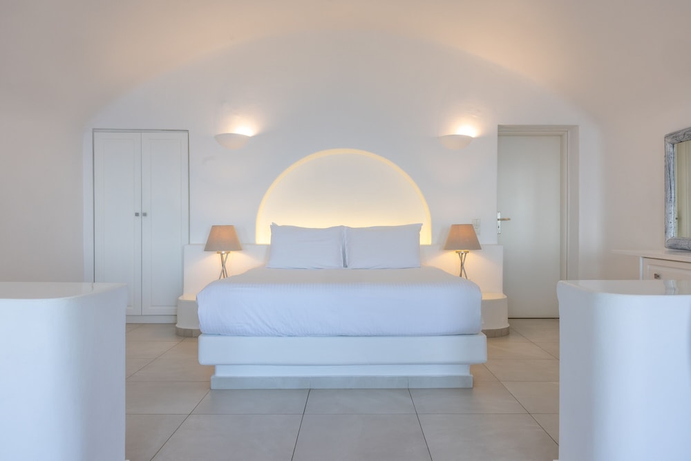 Amber Light Villas Santorini — Hotel rooms in Imerovigli, South Aegean