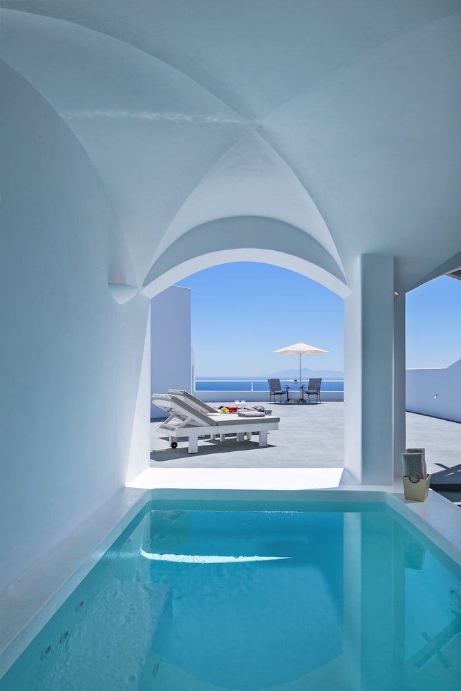 Amber Light Villas Santorini — Swimming pool in Imerovigli, South Aegean