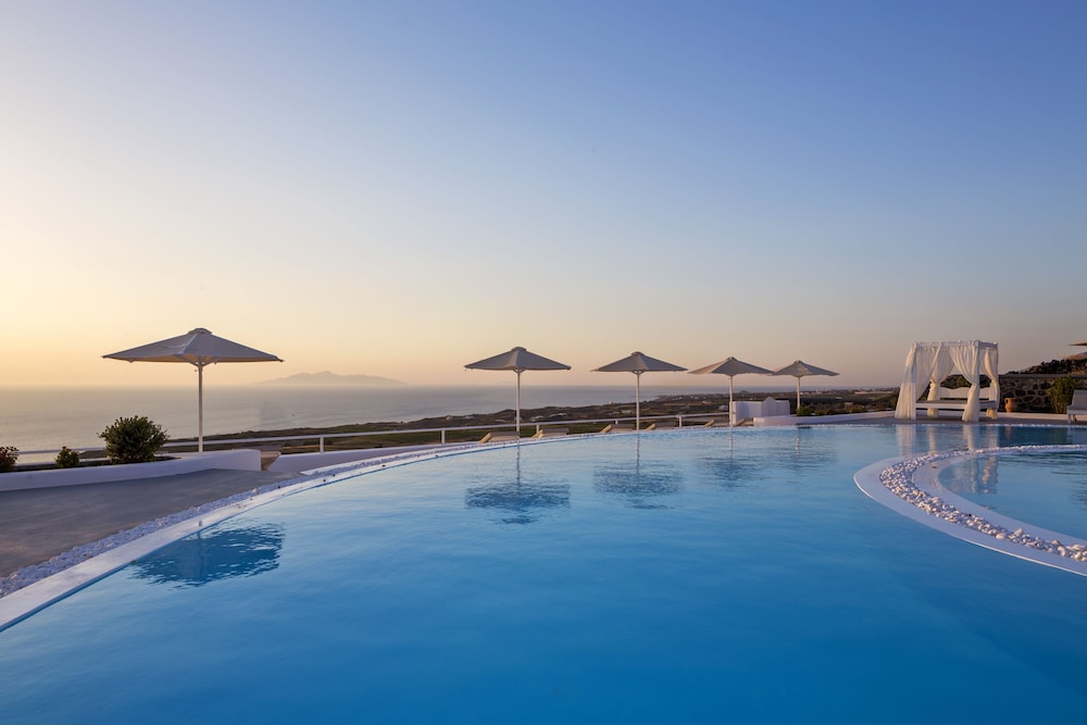 Amber Light Villas Santorini — Swimming pool in Imerovigli, South Aegean