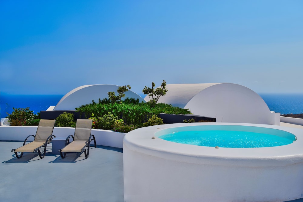 Amber Light Villas Santorini — Swimming pool in Imerovigli, South Aegean