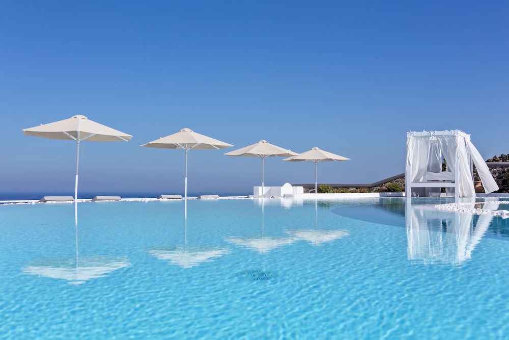 Amber Light Villas Santorini — Swimming pool in Imerovigli, South Aegean