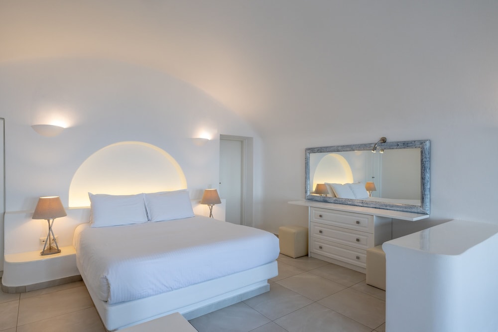 Amber Light Villas Santorini — Hotel rooms in Imerovigli, South Aegean