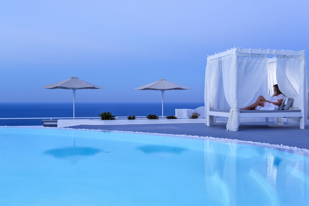 Amber Light Villas Santorini — Swimming pool in Imerovigli, South Aegean
