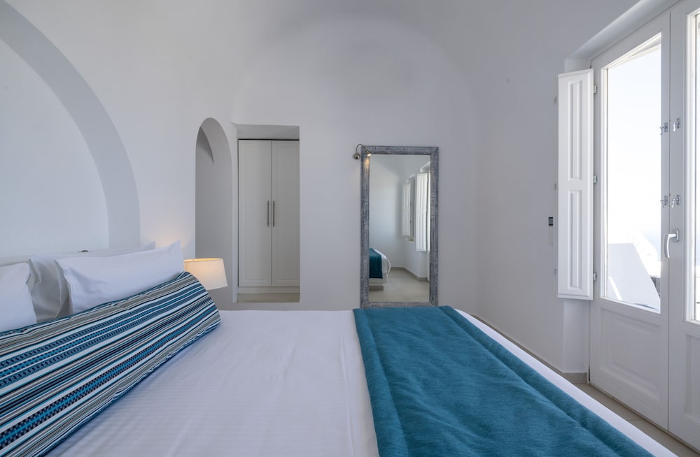 Amber Light Villas Santorini — Hotel rooms in Imerovigli, South Aegean