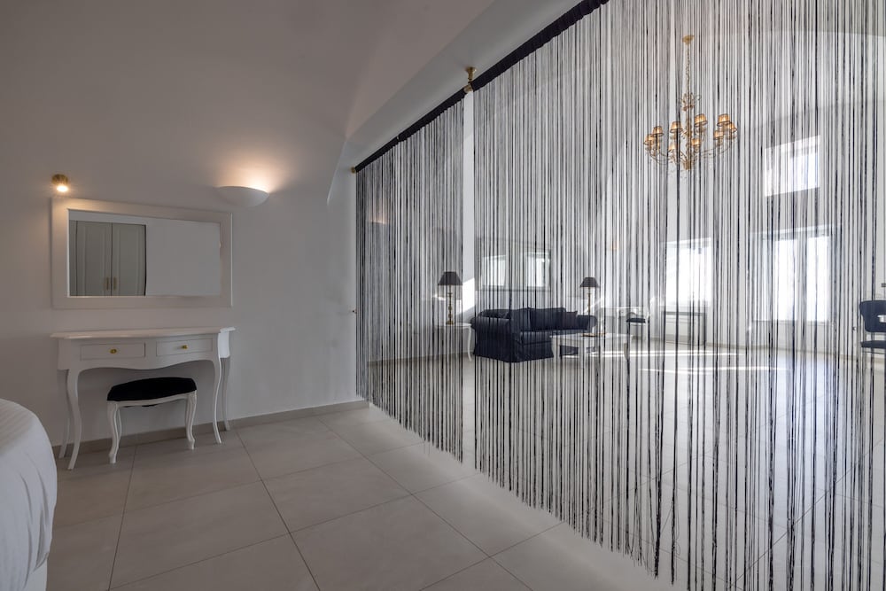 Amber Light Villas Santorini — Hotel rooms in Imerovigli, South Aegean