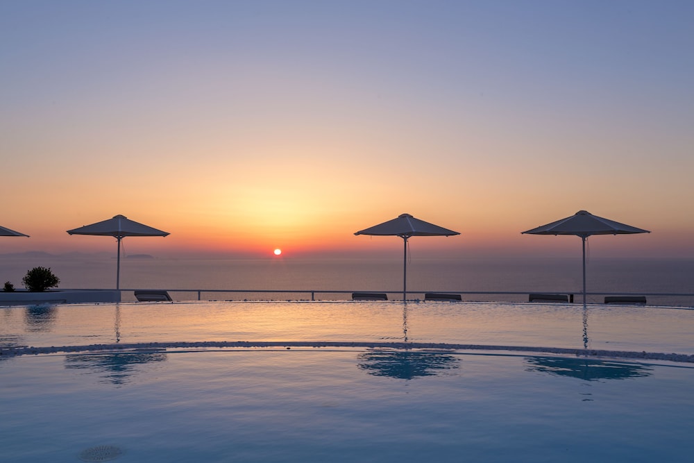 Amber Light Villas Santorini — Swimming pool in Imerovigli, South Aegean