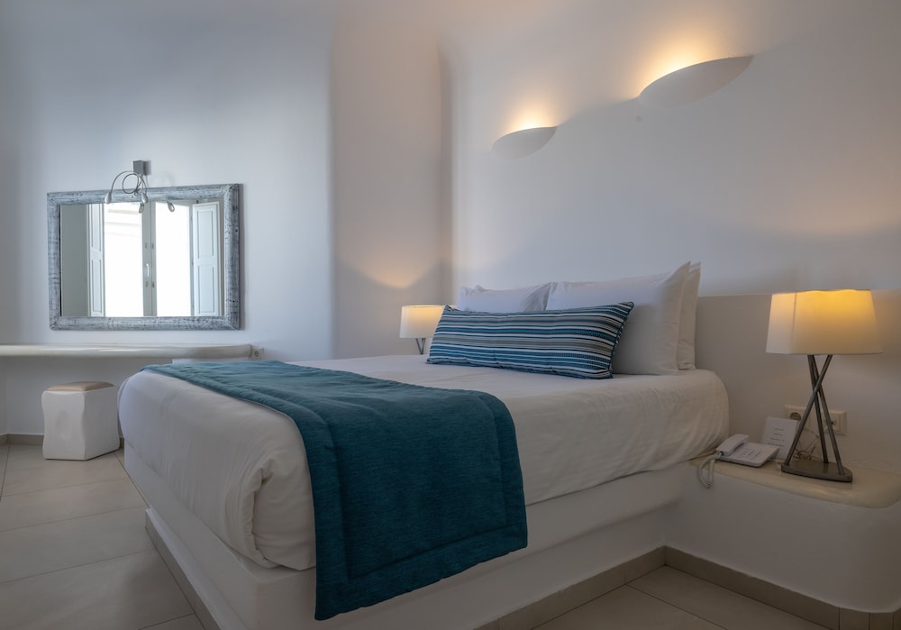 Amber Light Villas Santorini — Hotel rooms in Imerovigli, South Aegean
