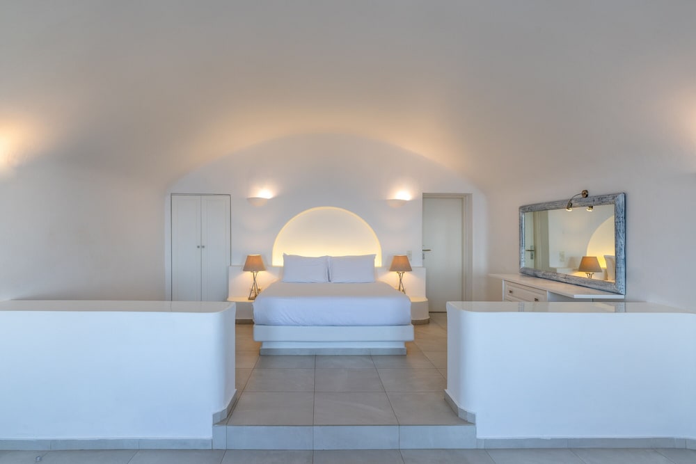 Amber Light Villas Santorini — Hotel rooms in Imerovigli, South Aegean